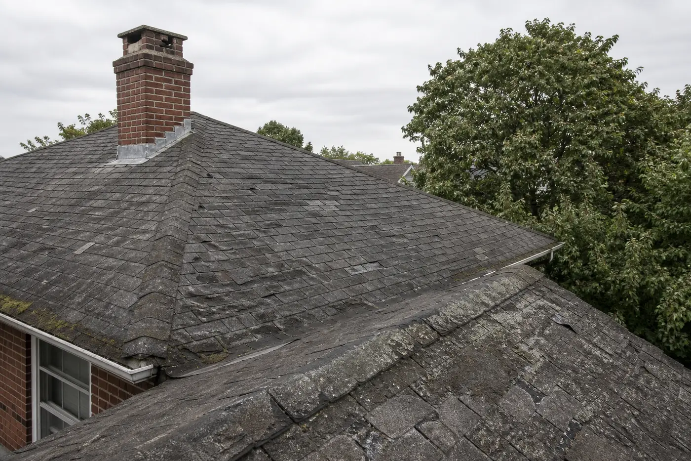 Worn residential roof before replacement